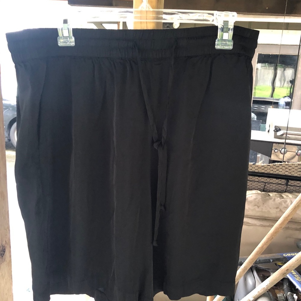Loft Men's Black Rayon shorts Size Large